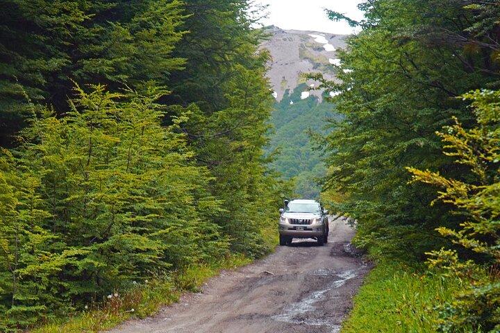 Tour fuoristrada 4x4 del Lago Escondido e del Lago Fagnano con pranzo