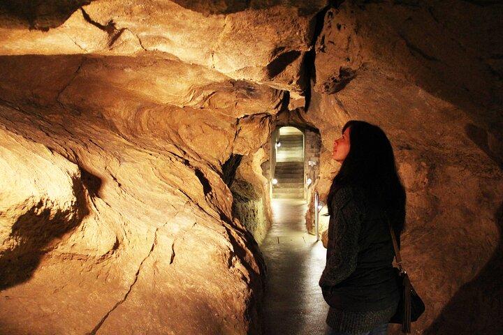 Excursão a pé pela caverna privada em Budapeste