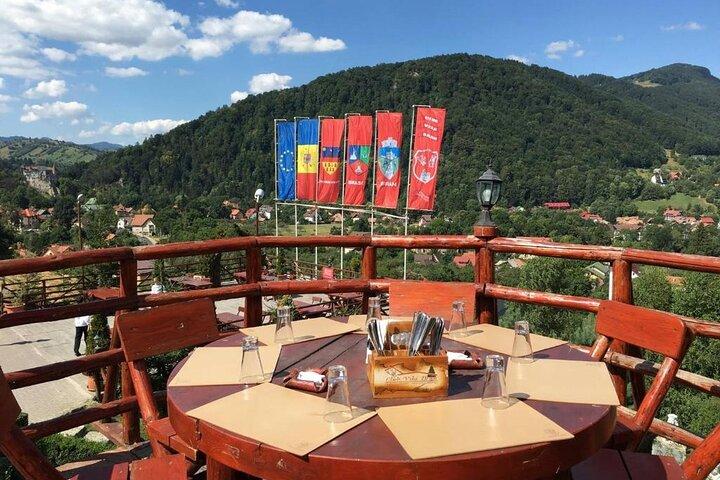En dag privat rundtur till Peles och Dracula slott och Brasov City