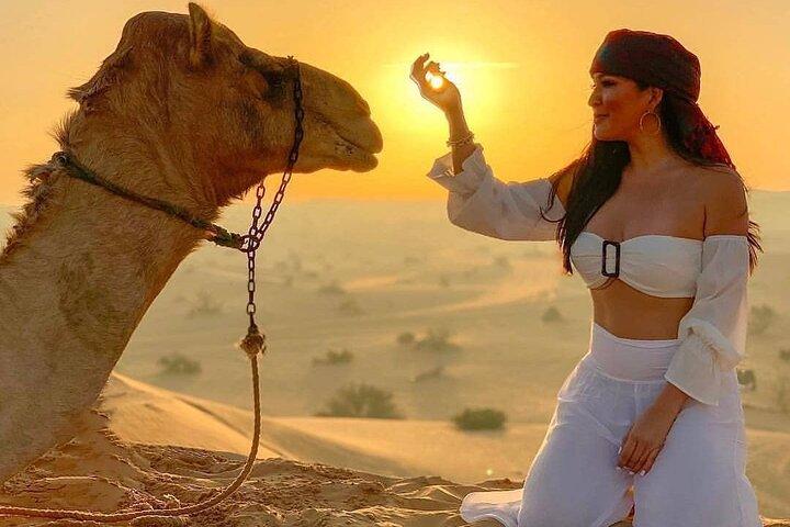 Dubai: Aften Red Dunes Safari, BBQ middag og live shows