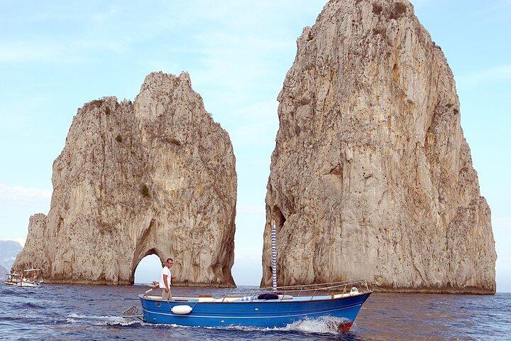 Capri per privéboot – Verborgen grotten en zwemstop
