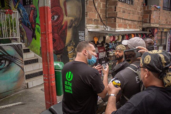 Comuna 13 Graffiti Tour Medellin with Local Snacks