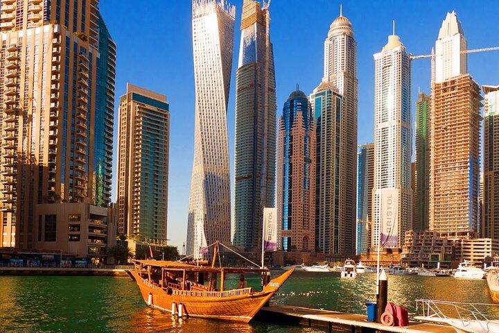 Enjoy Marina Luxury Yacht Tour with Breakfast