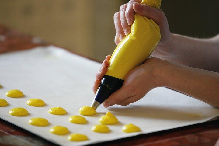 Clase de repostería para grupos pequeños Paris Macarons con un chef
