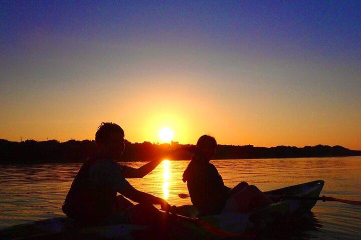 Okinawa Iriomote Island vroeg in de ochtend Een verfrissende en ontroerende ervaring!Kies uit Sunrise SUP of Kano