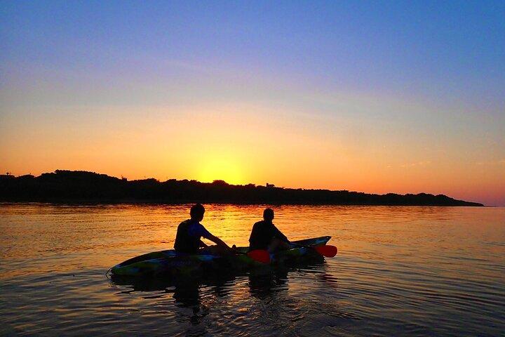 Okinawa Iriomote Island vroeg in de ochtend Een verfrissende en ontroerende ervaring!Kies uit Sunrise SUP of Kano