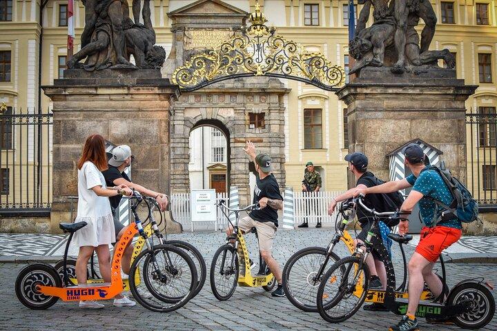 1,5h Prague E-Scooter Panoramic Tour en petit groupe avec PragueWay