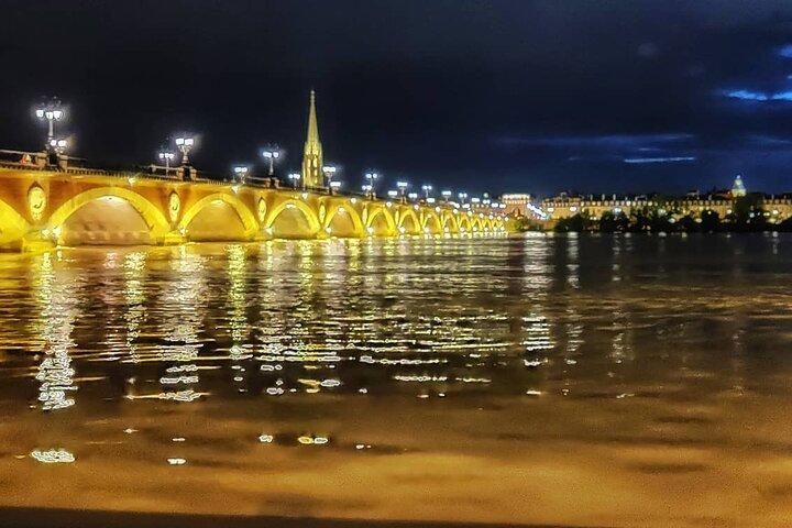 Bordeaux by Night: tour a piedi per piccoli gruppi