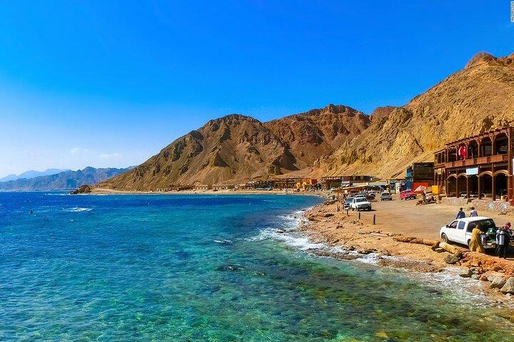 Esnórquel privado de día completo, paseo en camello en Dahab desde Sharm El Sheikh