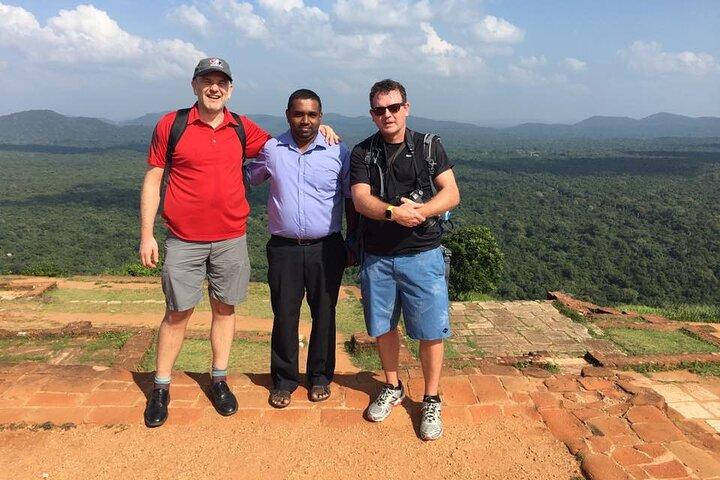 Solo trasporto - 12 giorni di andata e ritorno privato in Sri Lanka