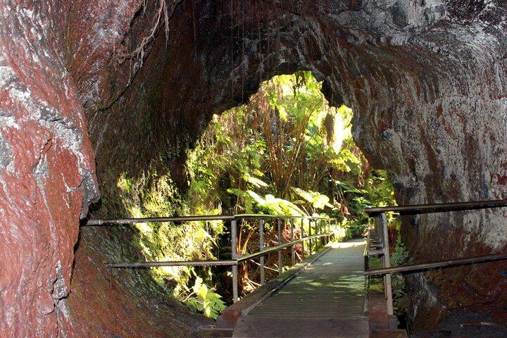Privat tur: Oplev Active Kilauea Volcano & Hilo Rainbow Falls