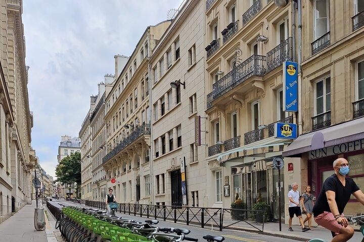 Tour guidato di un'intera giornata a Parigi con hotel Pick Up & Drop