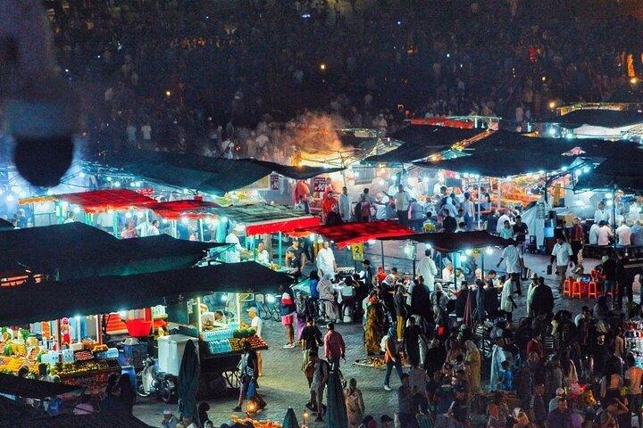 Marrakech à noite