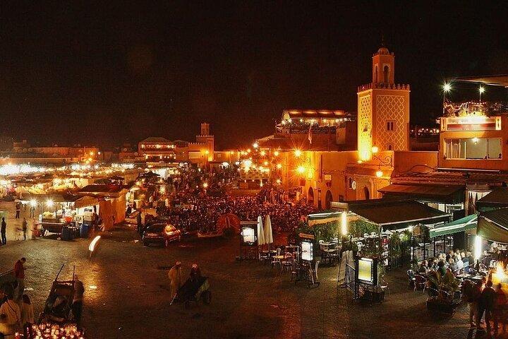Marrakech à noite
