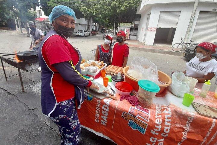 Tour de comida callejera de Santa Marta : 7 degustaciones con guía local