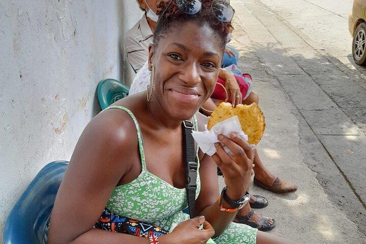 Tour de comida callejera de Santa Marta : 7 degustaciones con guía local