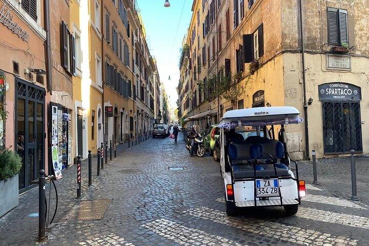 Tour privado de medio día por Roma en carrito de golf ecológico