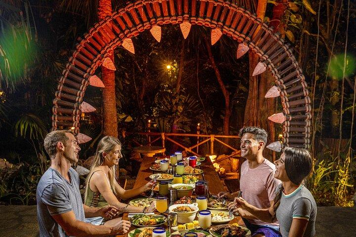 Xplor Fuego mit Abendessen in Buffetform und Transport