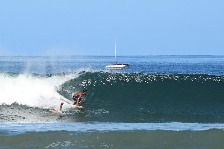 Cours de surf à Tamarindo par Tidal Wave Surf Academy