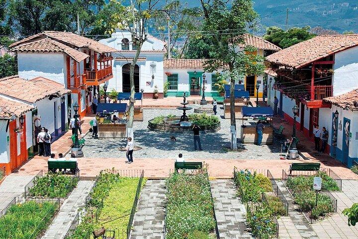 Visite de Medellín : véhicules à thème, trajet en tramway et métrocâble