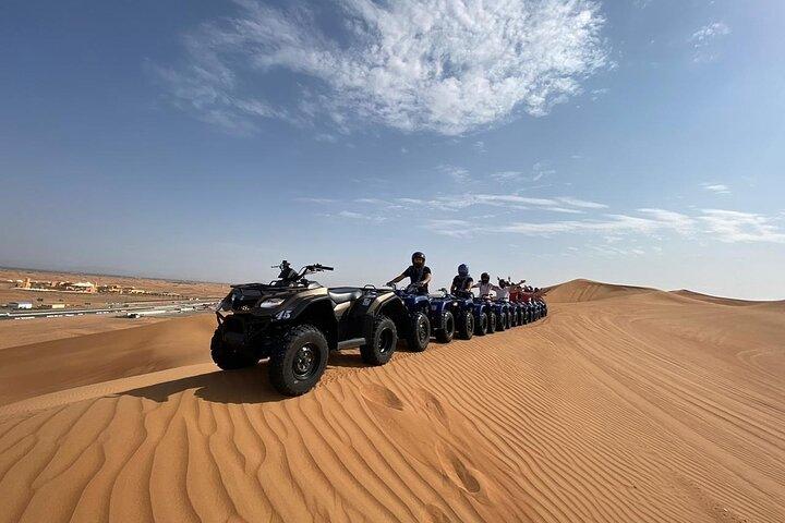 Geführte Desert Quad Safari mit Kamelritt, BBQ-Dinner und Live-Shows