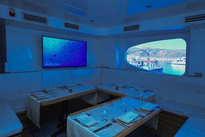 シャルム エル シェイク ベリー ダンサー ショー付きのヨットでの夜のディナー
