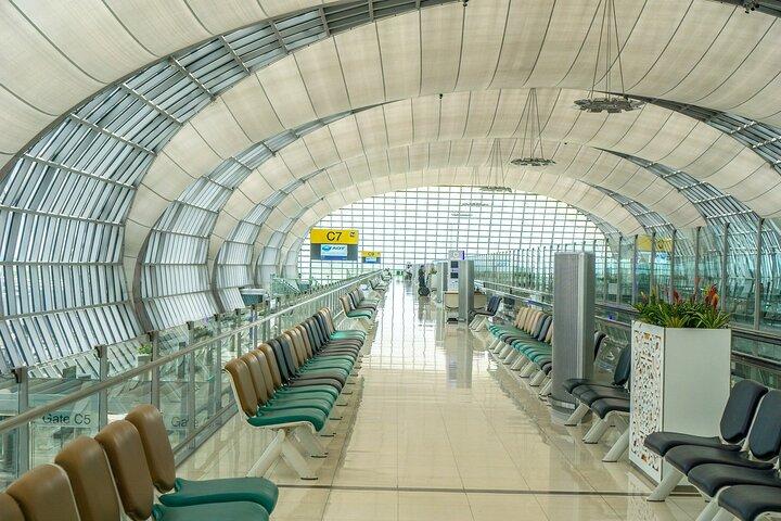 ボーヴェ空港からパリへのプライベート送迎（1～3名）