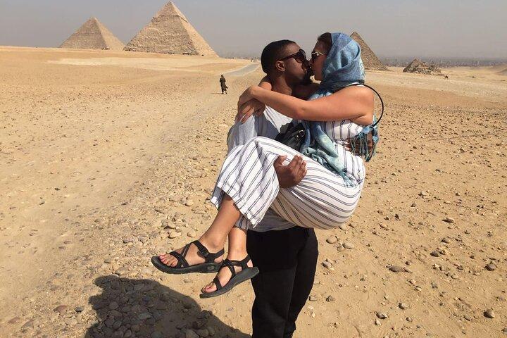 Tour privado de 2 días a las pirámides de Giza, Sakkara y el Viejo Cairo desde Luxor en avión
