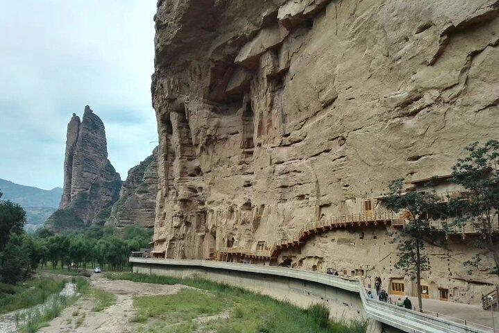 Tour privado de un día a las cuevas de Binglingsi y el embalse de Liujiaxia desde Lanzhou