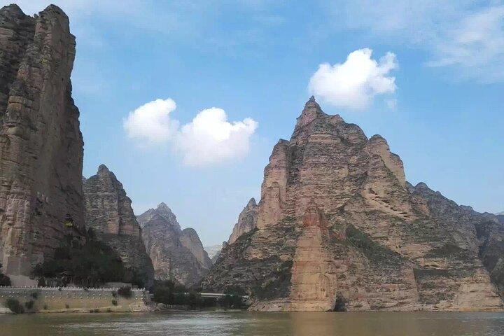 Tour privado de un día a las cuevas de Binglingsi y el embalse de Liujiaxia desde Lanzhou