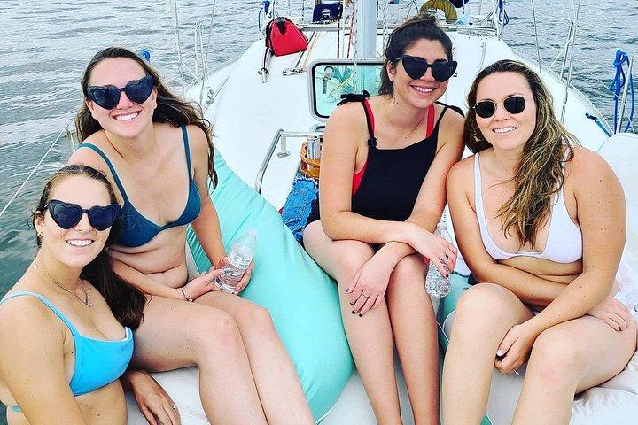 Noleggio Yacht di Lusso Privato, BYOB & Dolphins