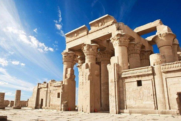 ルクソールからエドフへの日帰りツアーとアスワンのクム・オムボー・エンド