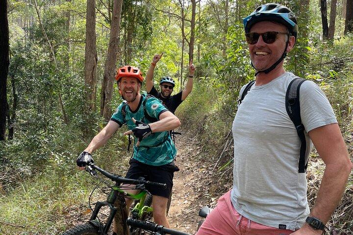 Noosa eMtn Bike Tour: Erkundung eines Nationalparks auf unterhaltsamen MTB-Strecken