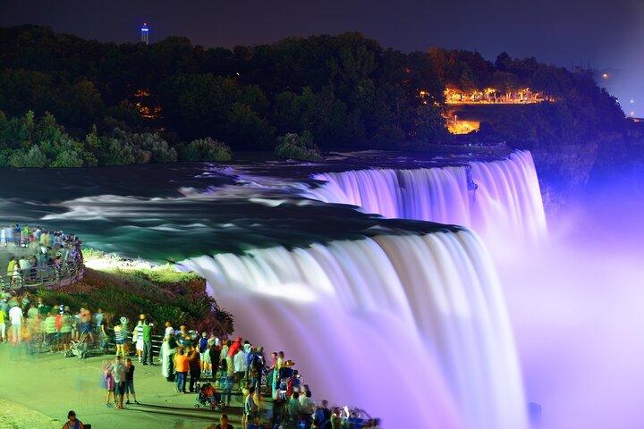 All-inclusive Niagara Abendlichtshow & Bootstour