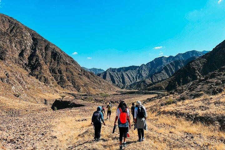 Wandern im malerischen Hajar-Gebirge der VAE