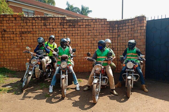Kampala boda boda ture [motorcykelture].