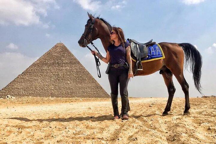 Privater arabischer Pferderitt bei den Pyramiden mit Abholung