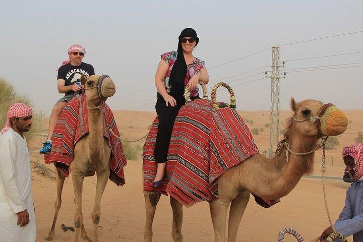 Excursion en buggy dans le désert de Dubaï en soirée avec dîner buffet