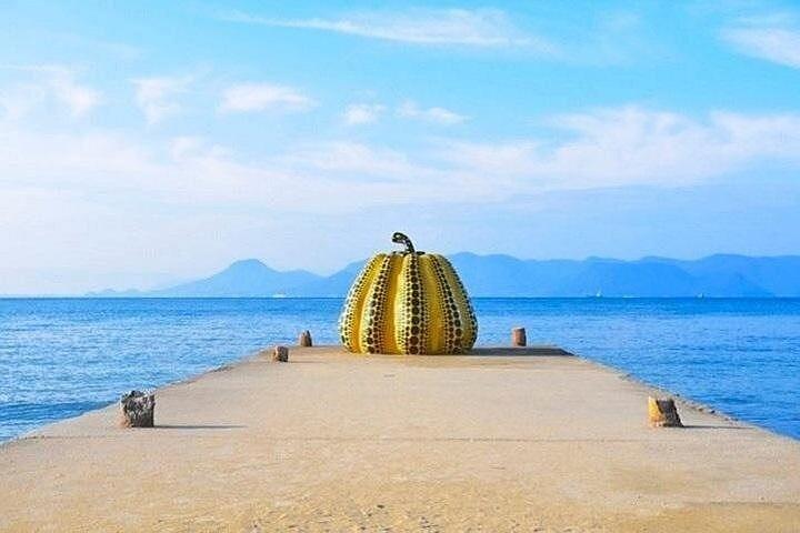 大阪または京都からの直島2日間ツアー