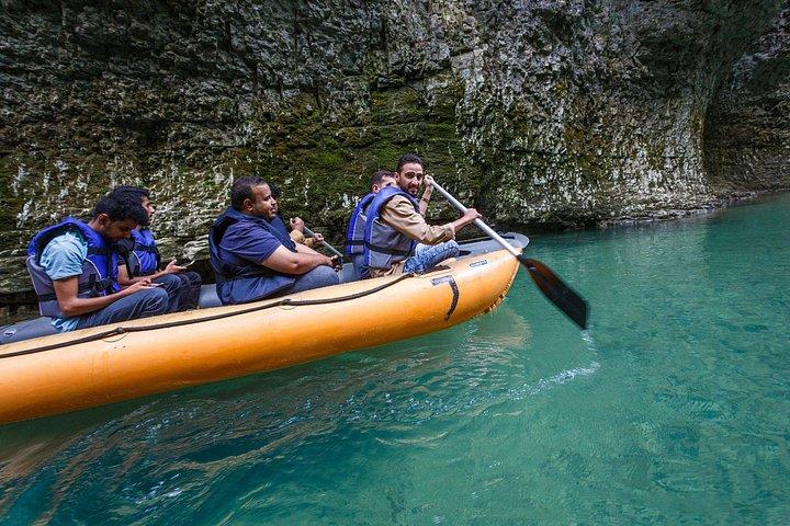 クタイシ発の峡谷と洞窟ツアー - オカツェ、マルトヴィリ、プロメテウス