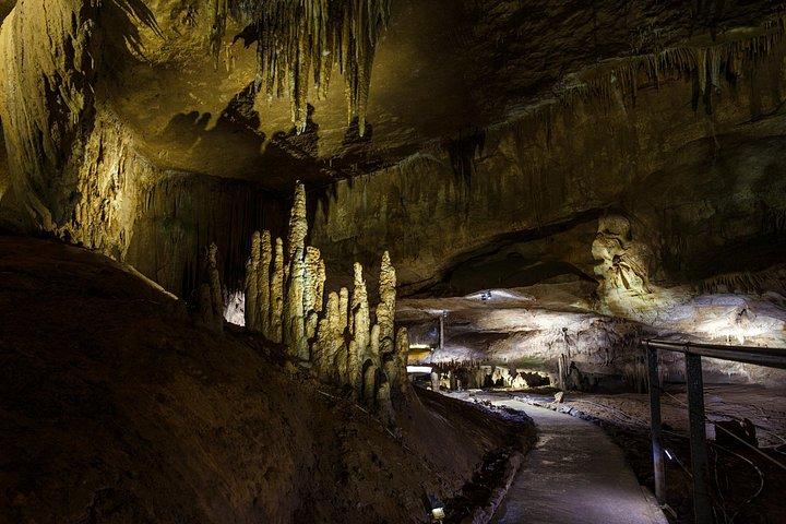 クタイシ発の峡谷と洞窟ツアー - オカツェ、マルトヴィリ、プロメテウス