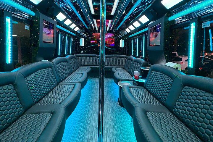 Open Bar Party Bus Nightclub Crawl a Las Vegas