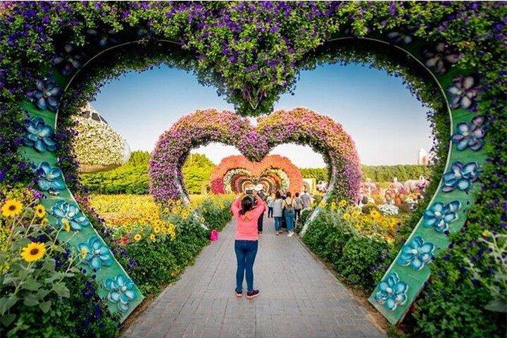 Tour del Dubai Miracle Garden e del villaggio globale