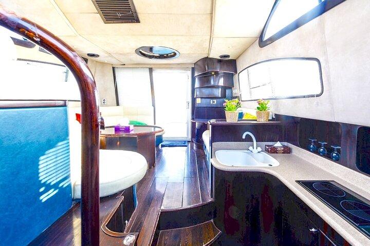 Dubai Yacht Tour – Privat luksusjacht charter fra Dubai Marina