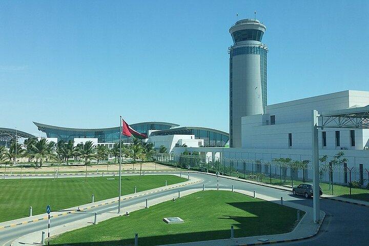 サラーラの空港 - ポート - ホテルとのプライベート送迎