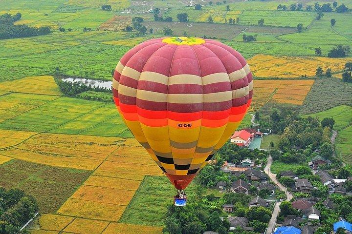 チェンマイの日の出熱気球アドベンチャー
