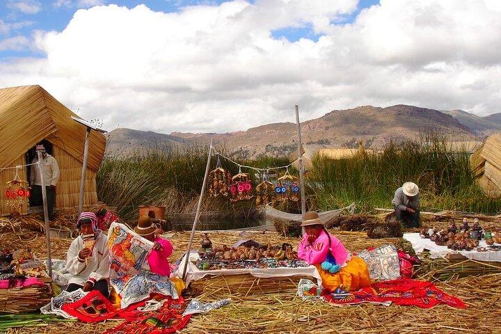 Tour di un'intera giornata di Uros e Taquile in motoscafo