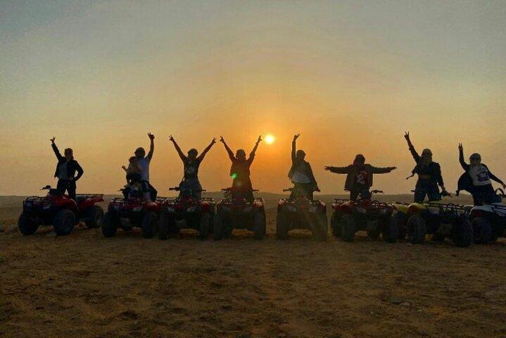 Balade en VTT dans le désert des pyramides de GIZA au lever ou au coucher du soleil