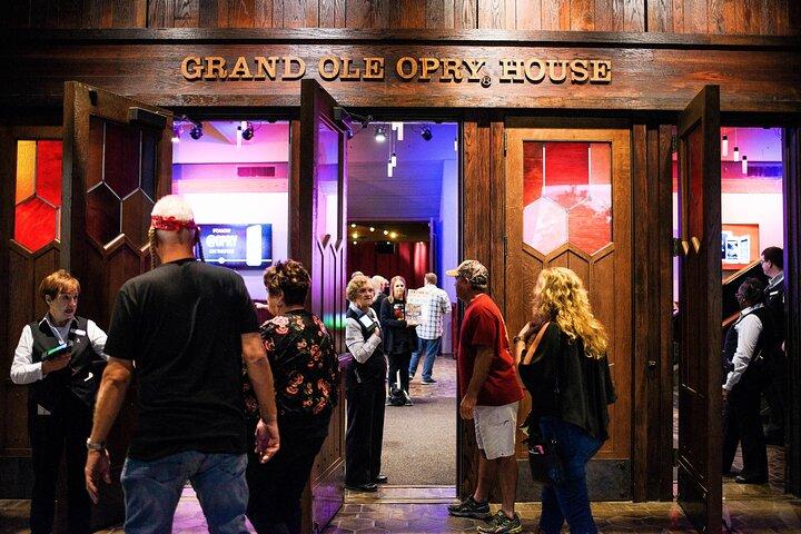 グランド オール オープリーへの入場とショー後のバックステージ ツアー