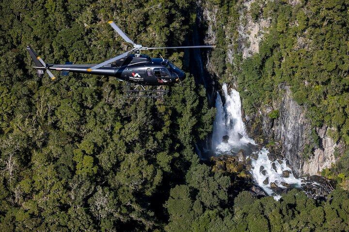 ヘリコプターによるタラウェラ山火山アドベンチャー